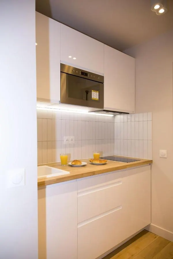 Studio Fonctionnel Et Moderne Place Clichy - 2P Paris France