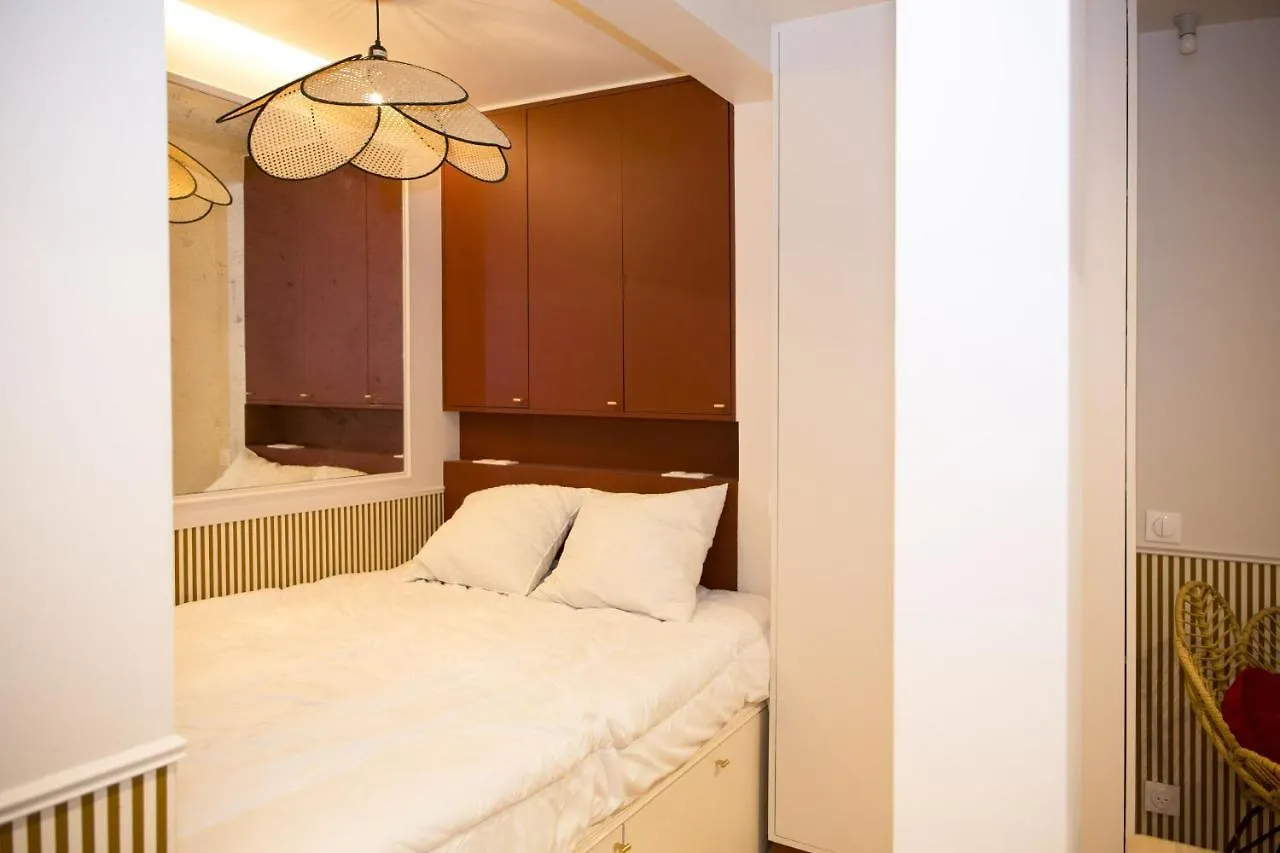 Studio Fonctionnel Et Moderne Place Clichy - 2P contacts