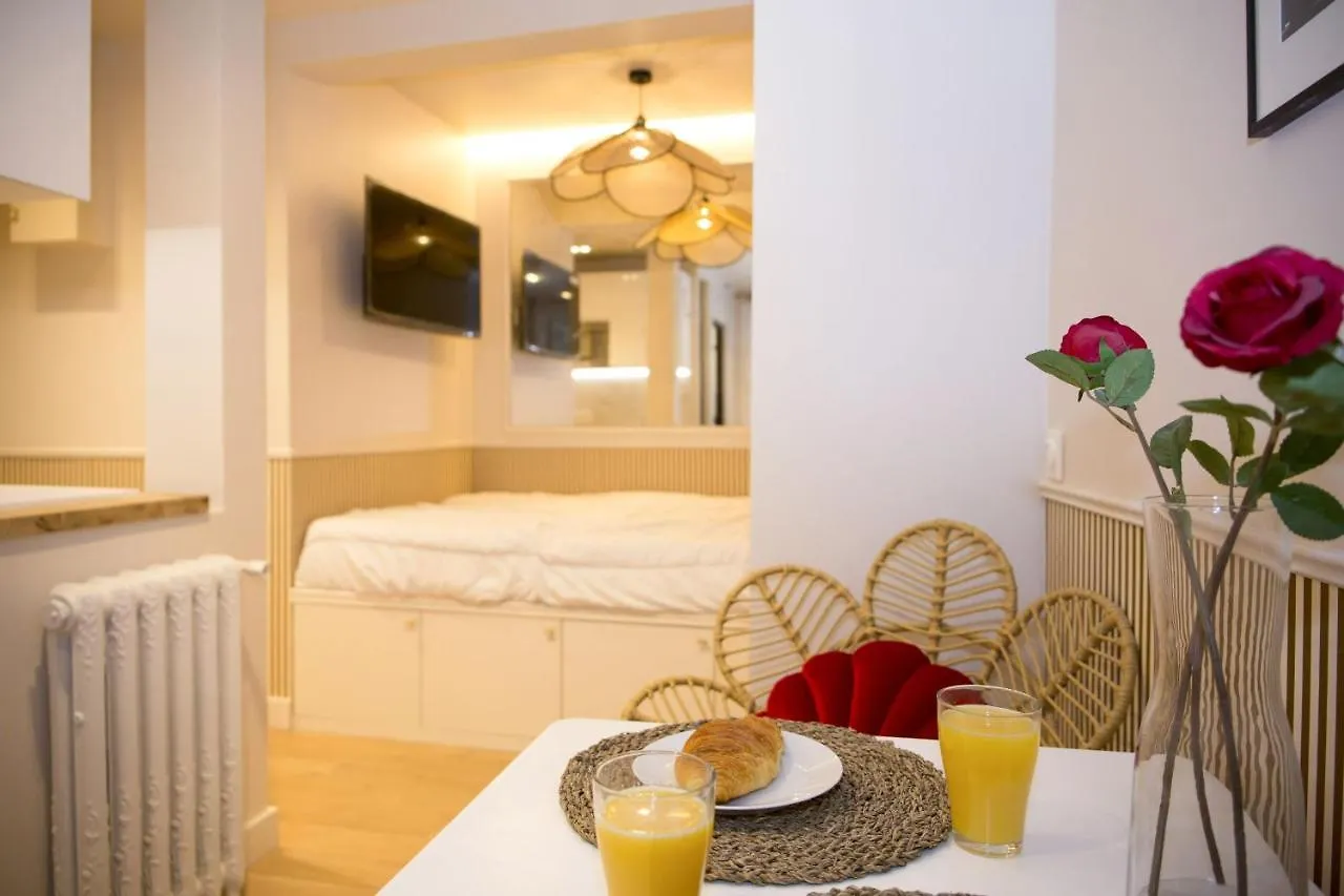 Studio Fonctionnel Et Moderne Place Clichy - 2P Paris 0*,  France