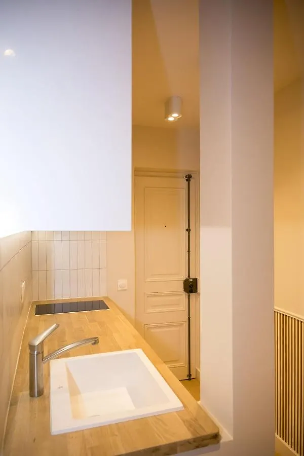 Studio Fonctionnel Et Moderne Place Clichy - 2P Paris 0*,  France